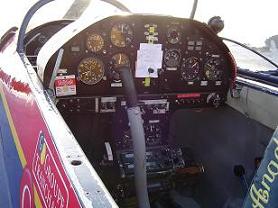 poste de pilotage du Yak 54